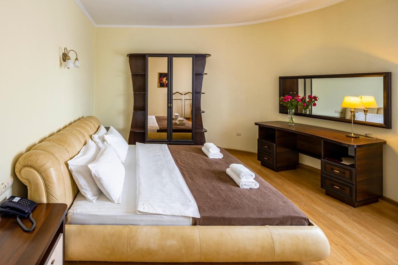 Vynnyky Hotel Galaktika מראה חיצוני תמונה