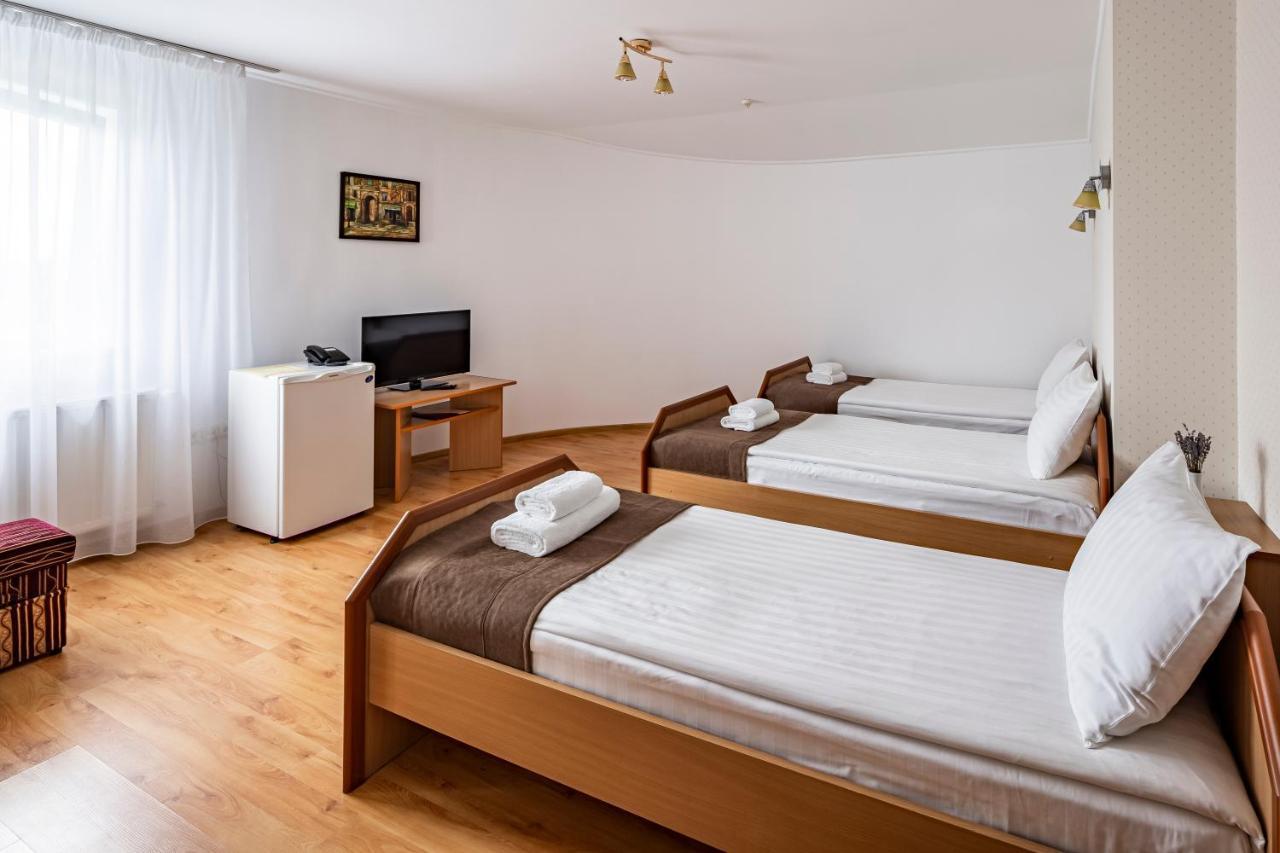 Vynnyky Hotel Galaktika מראה חיצוני תמונה