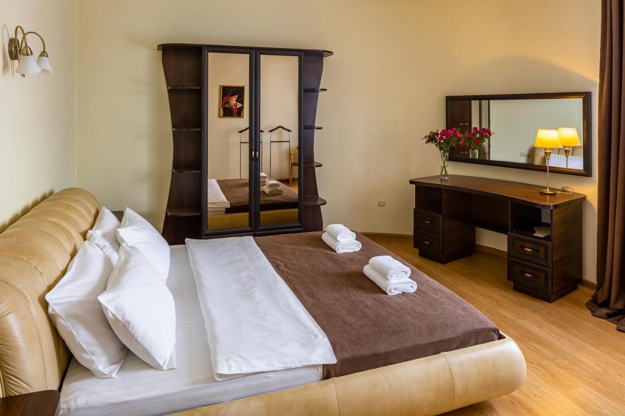 Vynnyky Hotel Galaktika מראה חיצוני תמונה