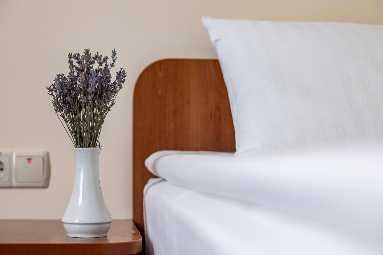 Vynnyky Hotel Galaktika מראה חיצוני תמונה