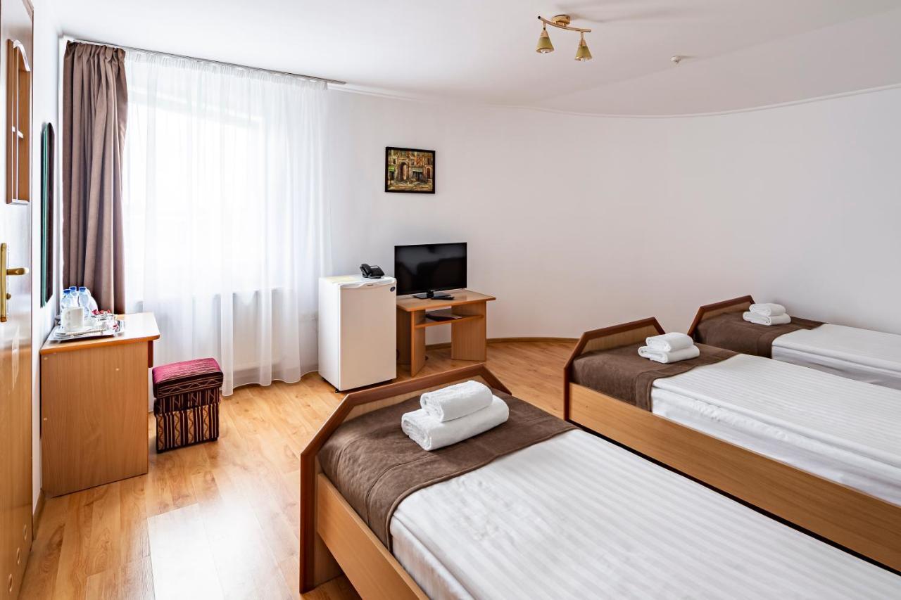 Vynnyky Hotel Galaktika מראה חיצוני תמונה