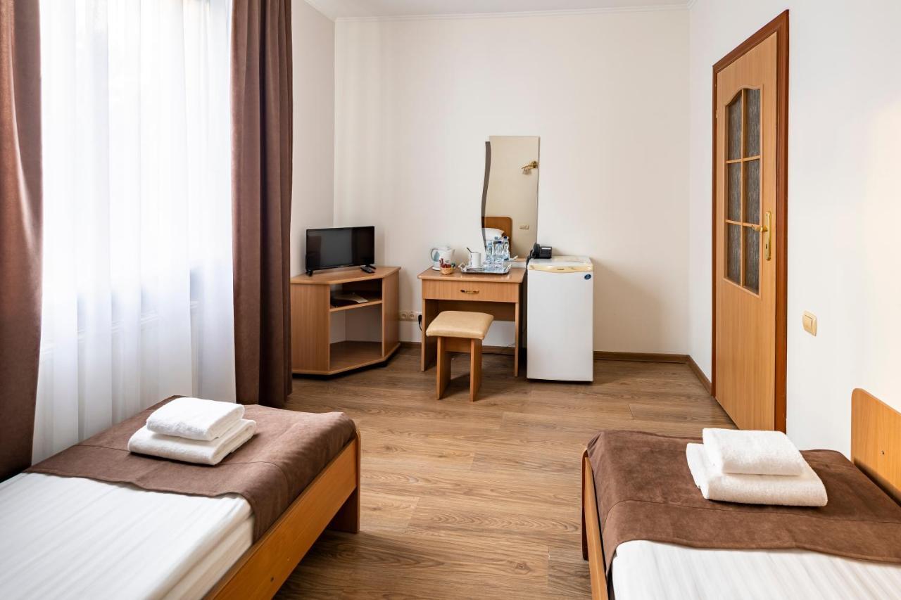 Vynnyky Hotel Galaktika מראה חיצוני תמונה