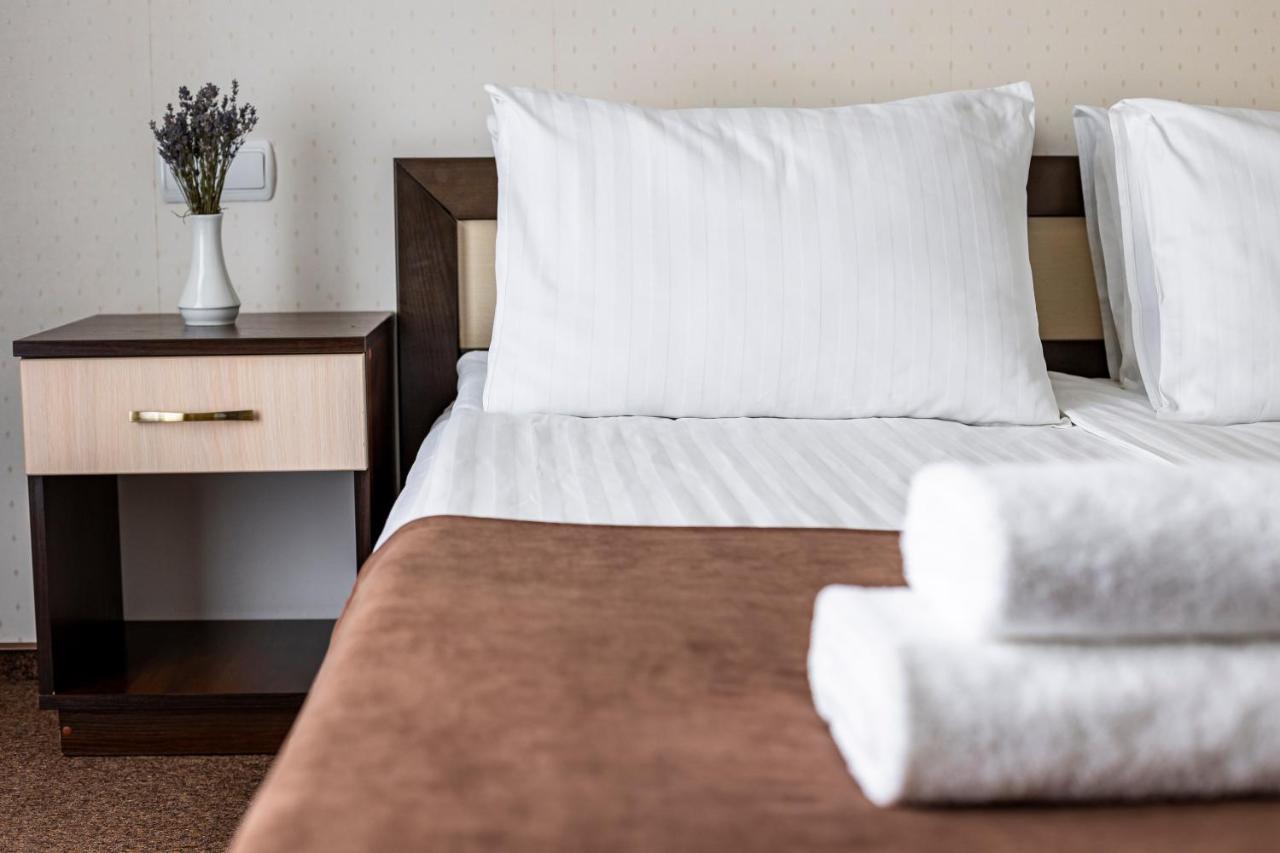 Vynnyky Hotel Galaktika מראה חיצוני תמונה