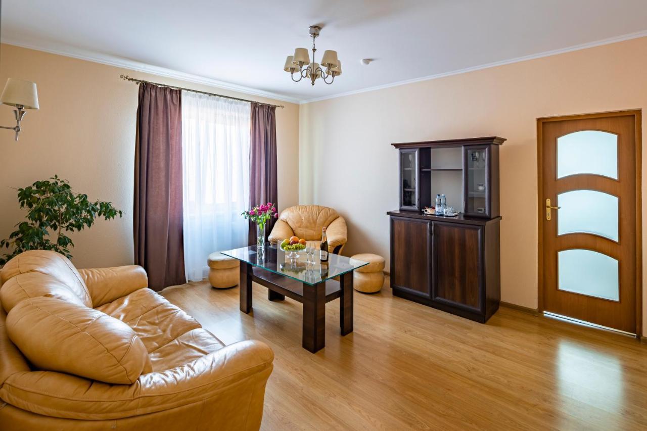Vynnyky Hotel Galaktika מראה חיצוני תמונה