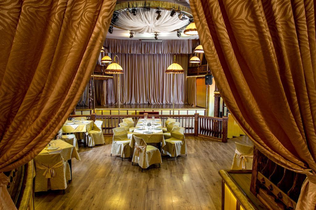 Vynnyky Hotel Galaktika מראה חיצוני תמונה